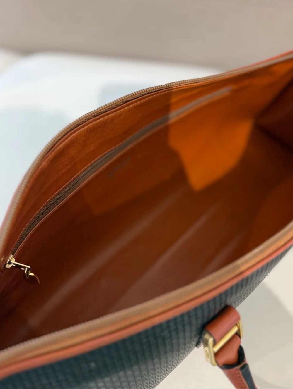 Bally Vintage Leather Handbag W/Logo Goldtone Hardware Black & Brown - Picture 5 of 17